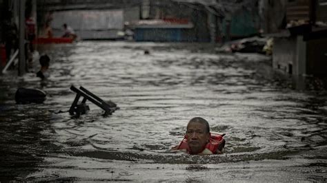 typhoon philippines|Typhoon Gaemi (Carina): Thousands stranded by floods in Philippine.